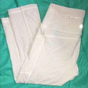 White cropped Lululemon leggings